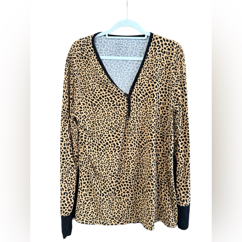 Little sleepies cheeta print top